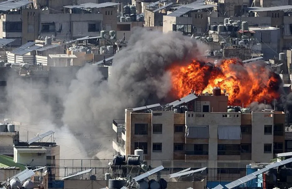 عشرات الشهداء والمصابين إثر استمرار قصف الاحتلال لأماكن متفرقة في لبنان